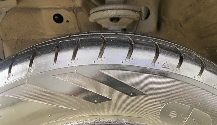 2016 Maruti Wagon R 1.0 LXI CNG, CNG, Manual, 50,779 km, Left Front Tyre Tread