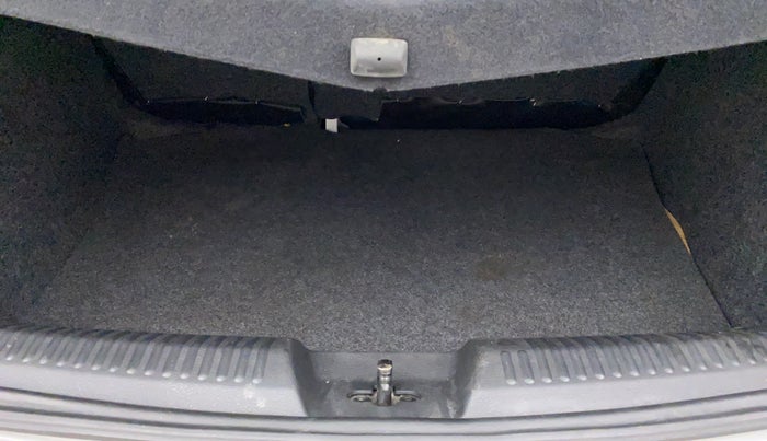 2018 Volkswagen Polo HIGHLINE PLUS 1.0 16 ALLOY, Petrol, Manual, 59,149 km, Boot Inside