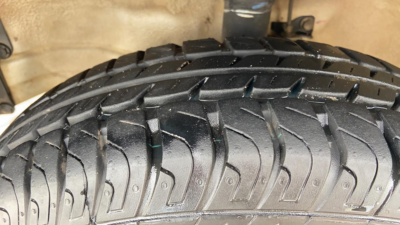 2015 Maruti Wagon R 1.0 VXI, Petrol, Manual, 75,813 km, Left Front Tyre Tread