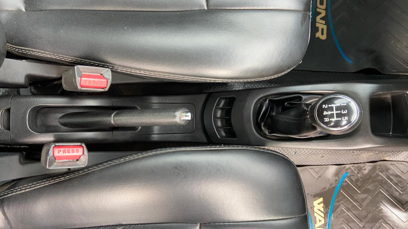 2015 Maruti Wagon R 1.0 VXI, Petrol, Manual, 75,813 km, Gear Lever