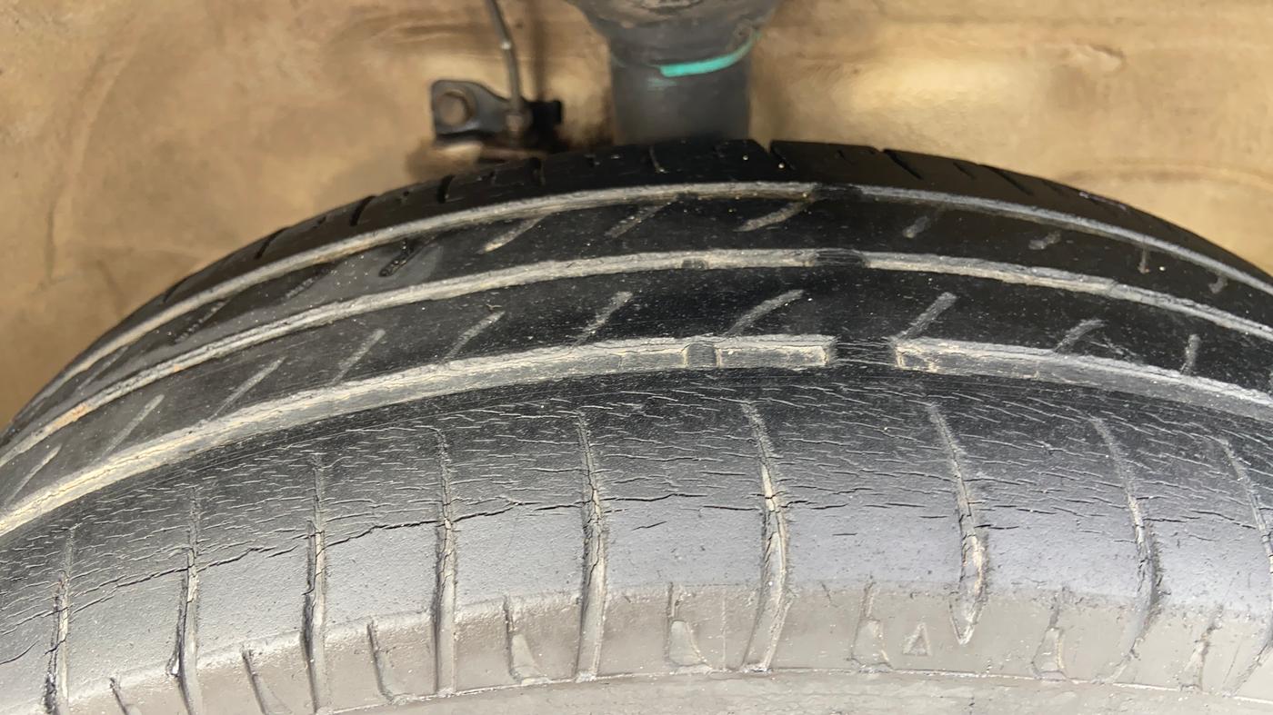 2015 Maruti Wagon R 1.0 VXI, Petrol, Manual, 75,813 km, Right Front Tyre Tread