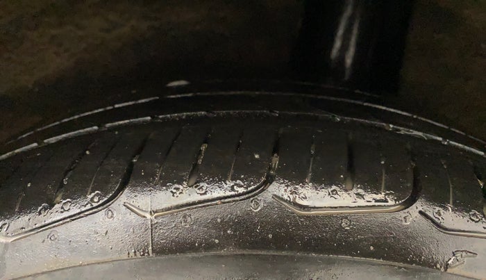 2016 Maruti Baleno ALPHA PETROL 1.2, Petrol, Manual, 52,974 km, Left Rear Tyre Tread