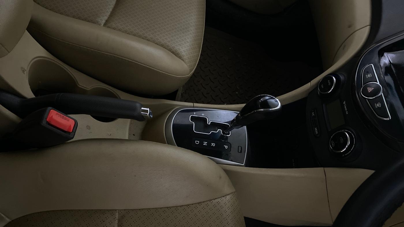 2013 Hyundai Verna FLUIDIC 1.6 VTVT SX AT, Petrol, Automatic, 52,115 km, Gear Lever