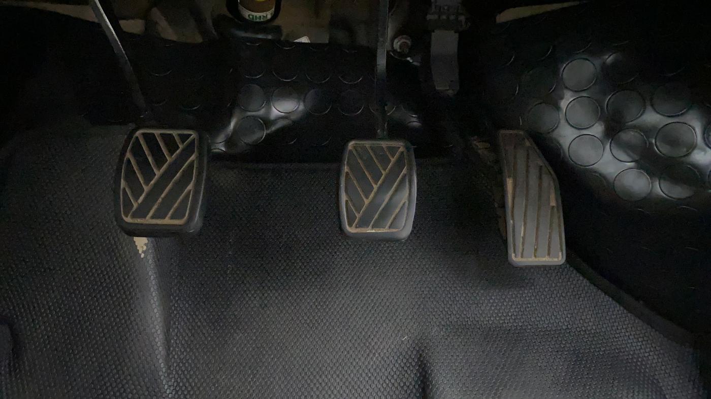 2017 Maruti Dzire VDI, Diesel, Manual, 94,792 km, Pedals