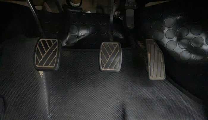 2017 Maruti Dzire VDI, Diesel, Manual, 94,792 km, Pedals