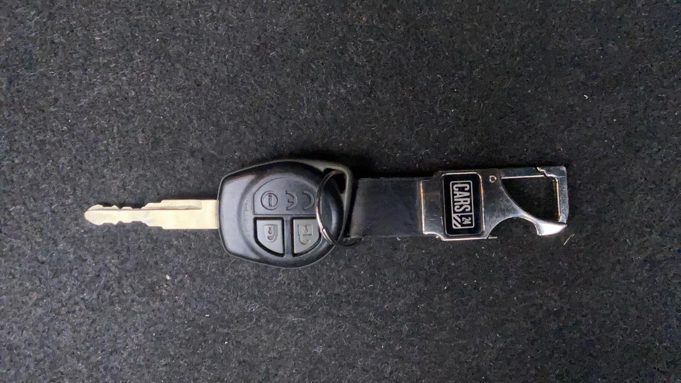 2017 Maruti Dzire VDI, Diesel, Manual, 94,792 km, Key Close Up