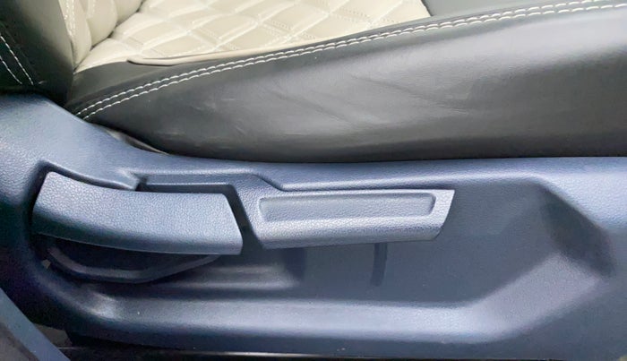 2019 Hyundai VENUE SX PLUS 1.0 TURBO DCT DUAL TONE, Petrol, Automatic, 63,282 km, Driver Side Adjustment Panel