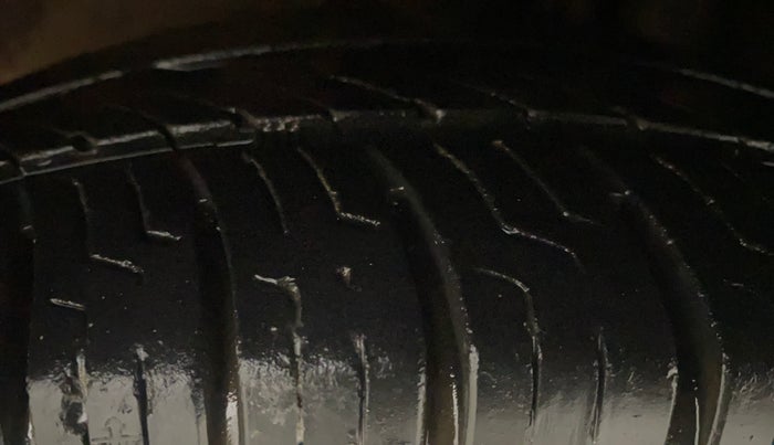 2013 Hyundai i10 ASTA 1.2, Petrol, Manual, 72,934 km, Left Front Tyre Tread