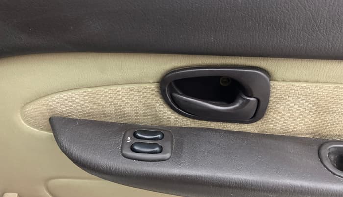 2013 Hyundai Santro Xing GLS, Petrol, Manual, 41,289 km, Driver Side Door Panels Control