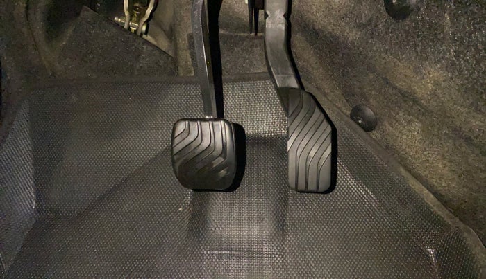 2020 Renault TRIBER RXT AMT, Petrol, Automatic, 50,642 km, Pedals