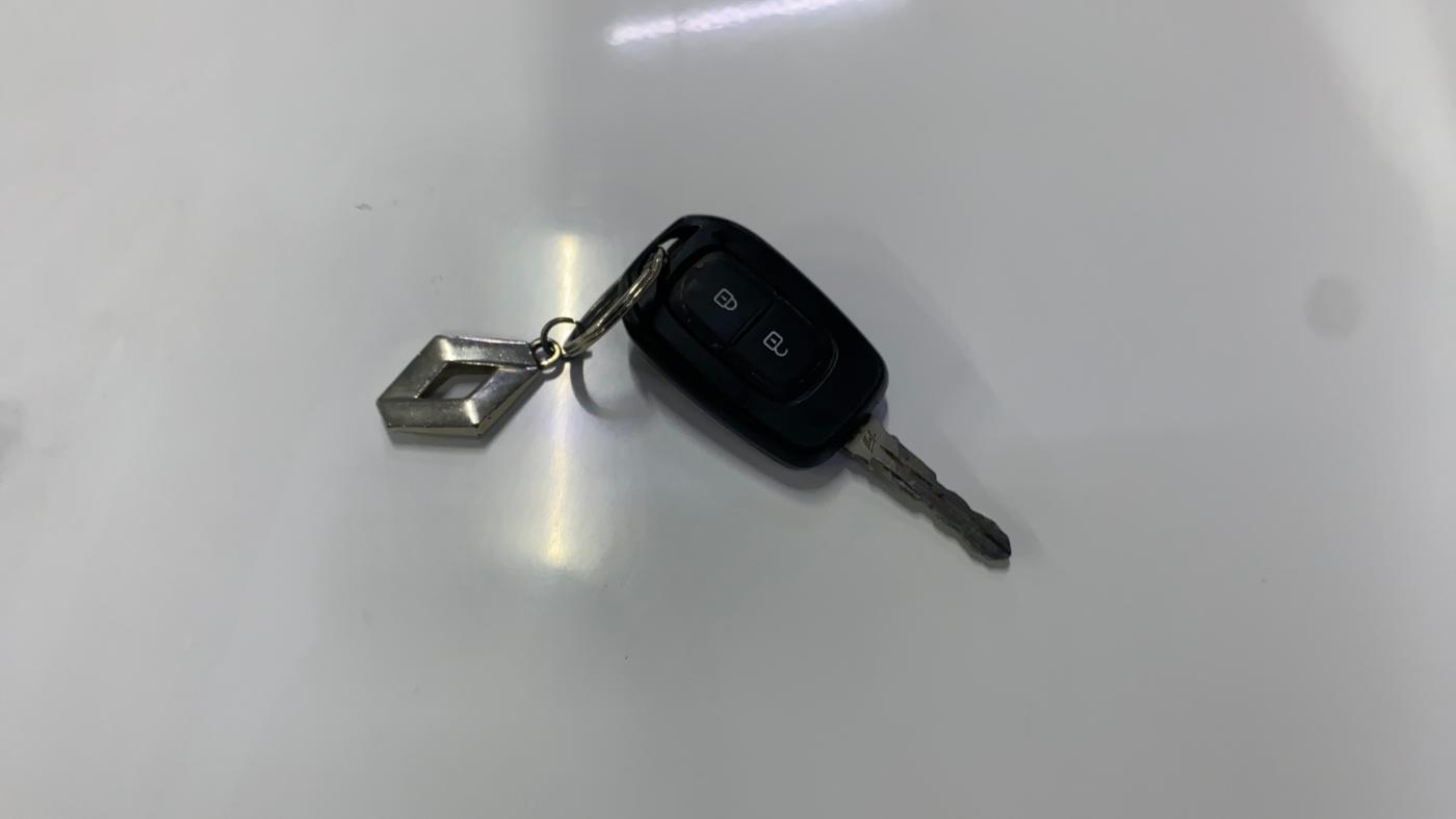 2020 Renault TRIBER RXT AMT, Petrol, Automatic, 50,642 km, Key Close Up