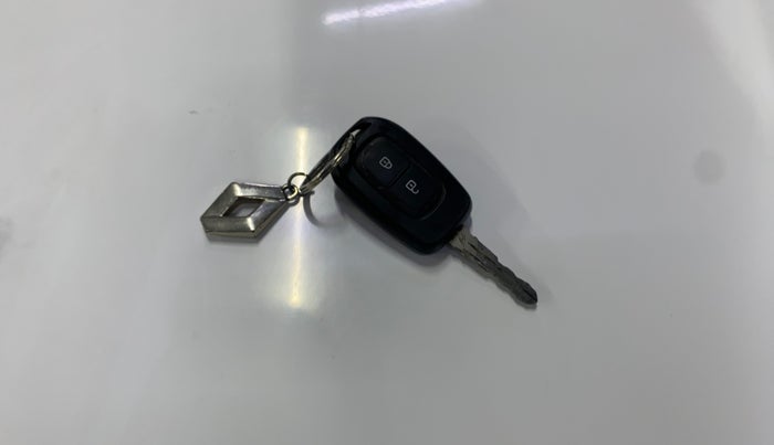 2020 Renault TRIBER RXT AMT, Petrol, Automatic, 50,642 km, Key Close Up