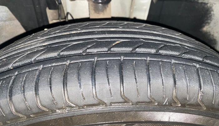 2020 Renault TRIBER RXT AMT, Petrol, Automatic, 50,642 km, Right Front Tyre Tread