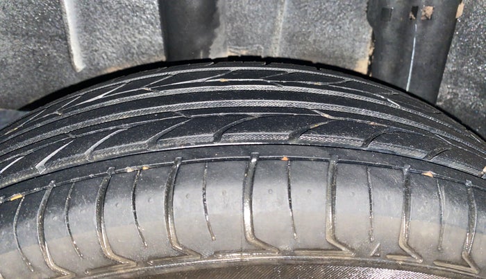 2020 Renault TRIBER RXT AMT, Petrol, Automatic, 50,642 km, Right Rear Tyre Tread