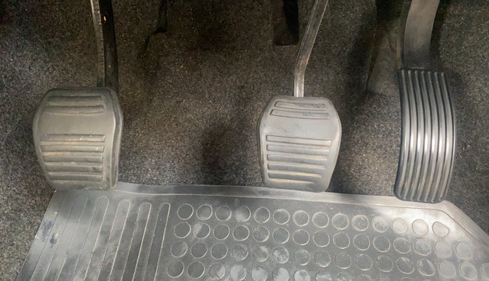 2016 Mahindra TUV300 T8, Diesel, Manual, 52,767 km, Pedals