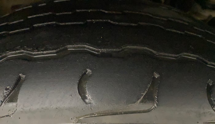 2016 Mahindra TUV300 T8, Diesel, Manual, 52,767 km, Right Front Tyre Tread