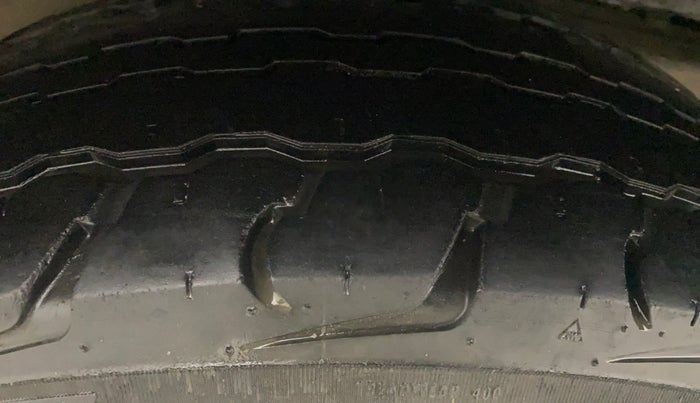 2016 Mahindra TUV300 T8, Diesel, Manual, 52,767 km, Right Rear Tyre Tread