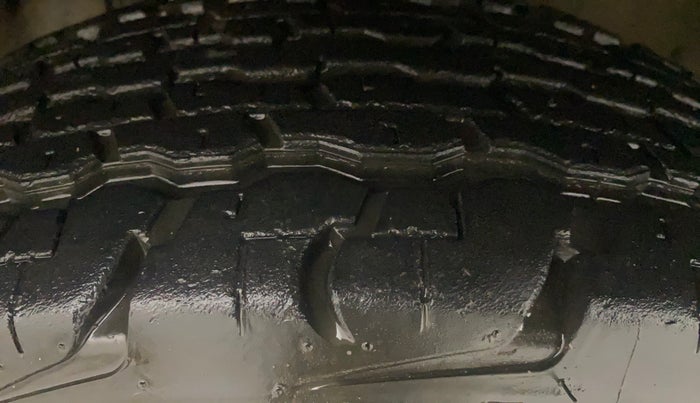 2016 Mahindra TUV300 T8, Diesel, Manual, 52,767 km, Left Front Tyre Tread