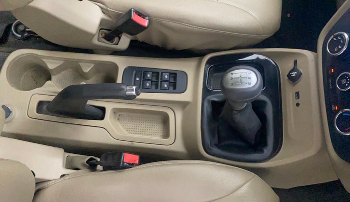 2016 Mahindra TUV300 T8, Diesel, Manual, 52,767 km, Gear Lever