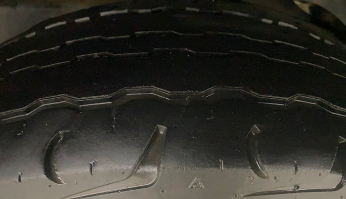 2016 Mahindra TUV300 T8, Diesel, Manual, 52,767 km, Left Rear Tyre Tread