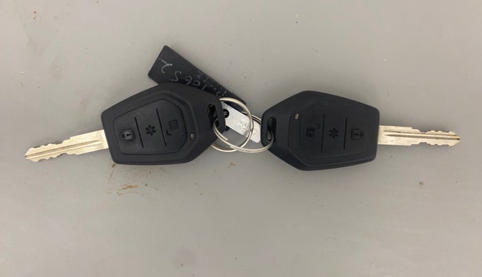 2016 Mahindra TUV300 T8, Diesel, Manual, 52,767 km, Key Close Up