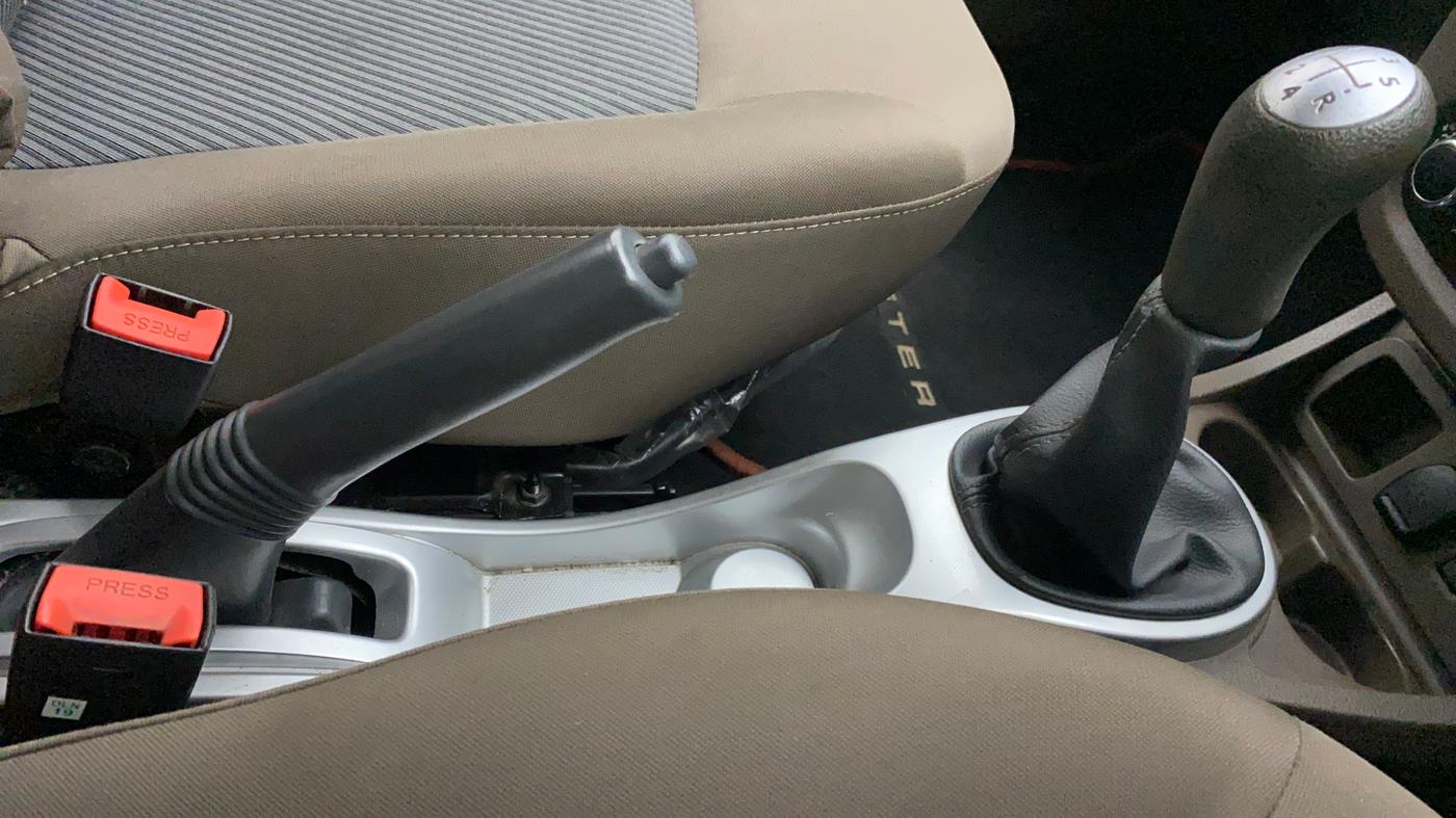 2018 Renault Duster RXL PETROL, Petrol, Manual, 52,382 km, Gear Lever