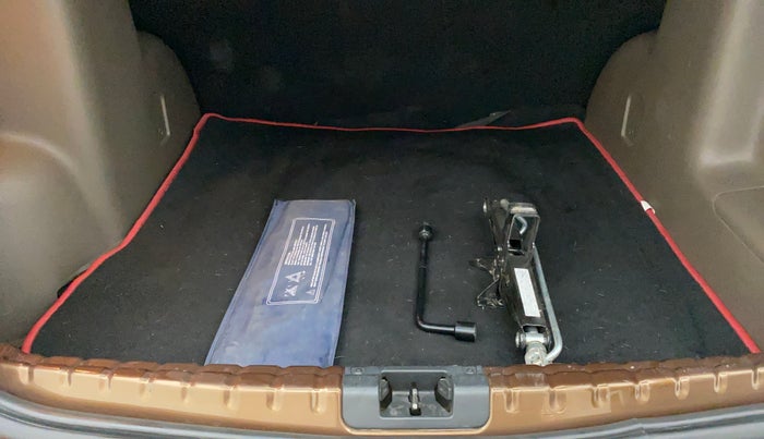 2018 Renault Duster RXL PETROL, Petrol, Manual, 52,382 km, Boot Inside