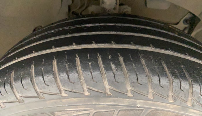 2018 Renault Duster RXL PETROL, Petrol, Manual, 52,382 km, Right Front Tyre Tread