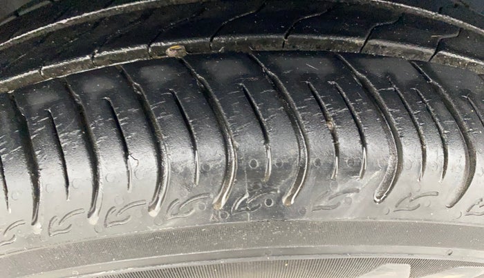 2013 Honda Brio S MT, Petrol, Manual, 42,158 km, Left Front Tyre Tread