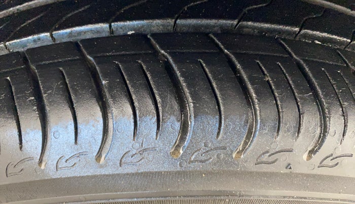 2013 Honda Brio S MT, Petrol, Manual, 42,158 km, Right Front Tyre Tread