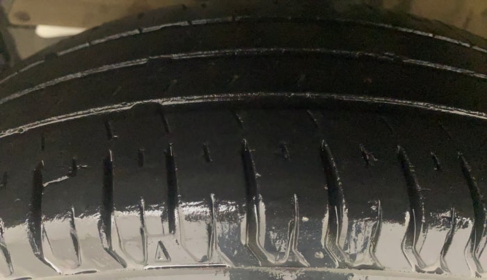 2019 Maruti Swift VXI AMT, Petrol, Automatic, 41,165 km, Left Front Tyre Tread