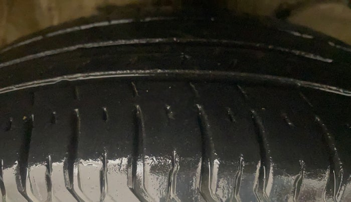 2019 Maruti Swift VXI AMT, Petrol, Automatic, 41,165 km, Right Front Tyre Tread