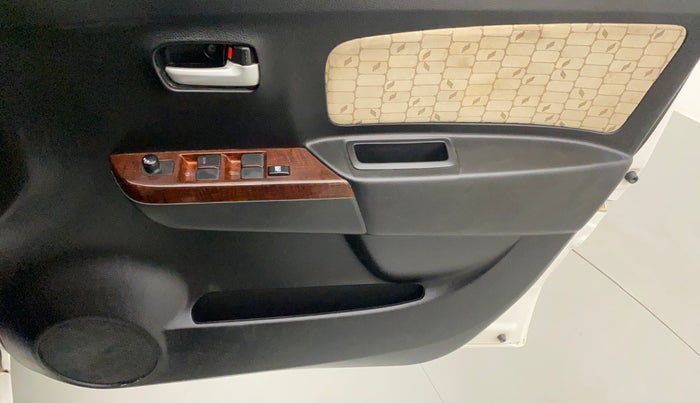 2017 Maruti Wagon R 1.0 VXI, Petrol, Manual, 13,920 km, Driver Side Door Panels Control