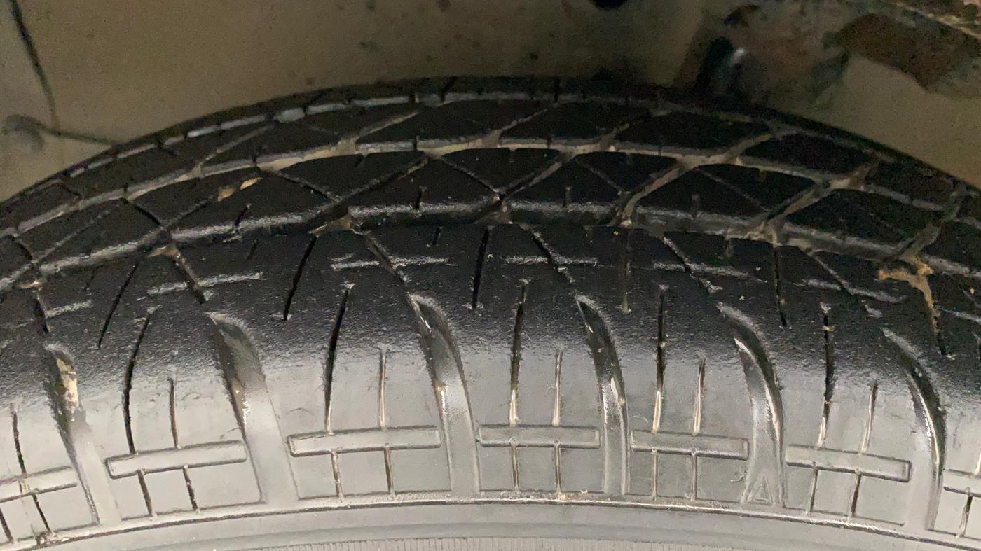 2010 Maruti Ritz VXI GENUS, Petrol, Manual, 27,064 km, Left Front Tyre Tread