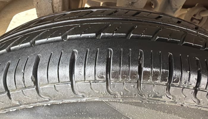 2014 Maruti Alto 800 LXI, Petrol, Manual, 1,11,879 km, Right Rear Tyre Tread