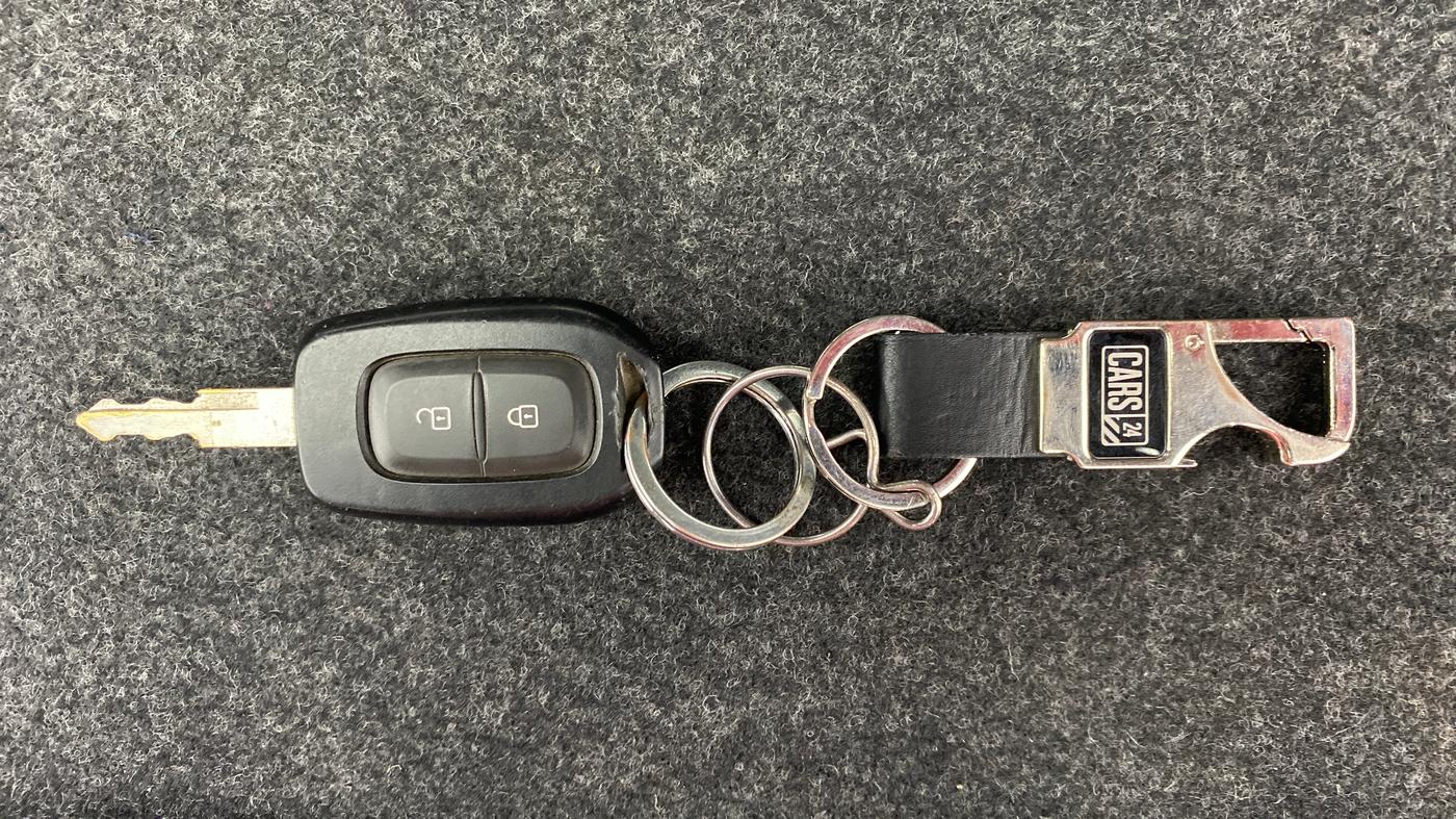 2016 Renault Kwid RXT Opt, Petrol, Manual, 17,924 km, Key Close Up