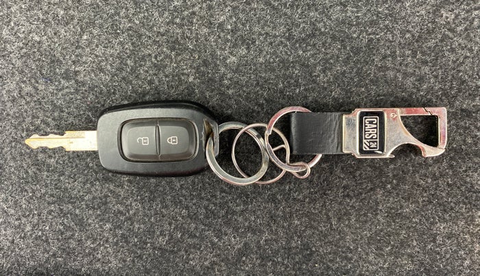 2016 Renault Kwid RXT Opt, Petrol, Manual, 17,924 km, Key Close Up
