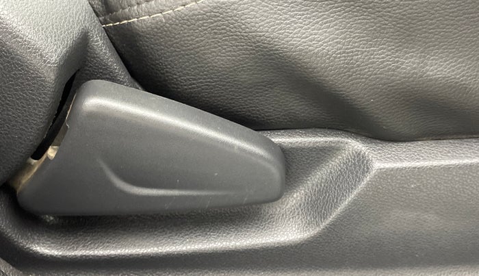 2016 Renault Kwid RXT Opt, Petrol, Manual, 17,924 km, Driver Side Adjustment Panel