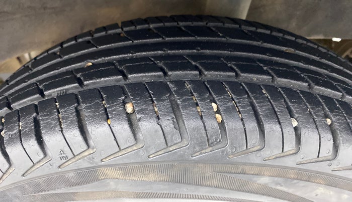 2016 Renault Kwid RXT Opt, Petrol, Manual, 17,924 km, Left Rear Tyre Tread