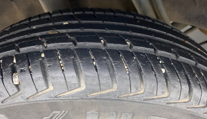 2016 Renault Kwid RXT Opt, Petrol, Manual, 17,924 km, Right Rear Tyre Tread