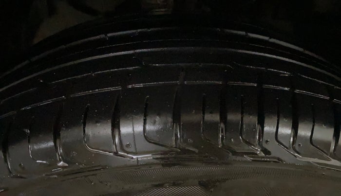 2023 Tata NEXON PURE SUNROOF 1.2 PETROL, Petrol, Manual, 27,227 km, Right Front Tyre Tread