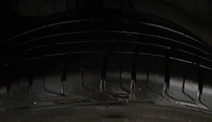 2023 Tata NEXON PURE SUNROOF 1.2 PETROL, Petrol, Manual, 27,227 km, Right Rear Tyre Tread