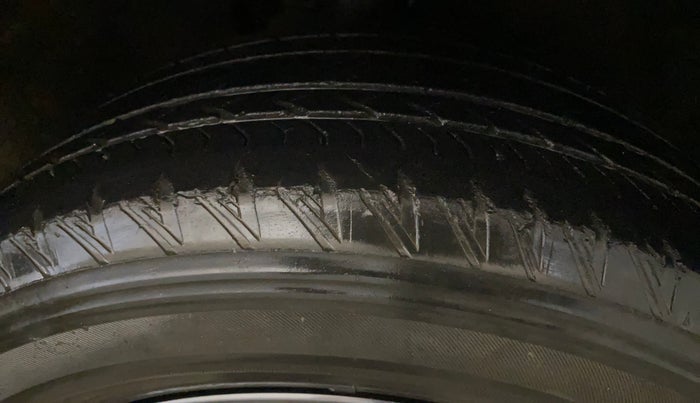 2021 Tata Safari XZA PLUS, Diesel, Automatic, 82,692 km, Right Front Tyre Tread