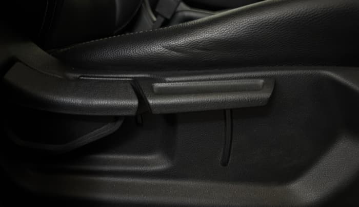 2019 Hyundai VENUE SX PLUS 1.0 TURBO DCT, Petrol, Automatic, 50,628 km, Driver Side Adjustment Panel
