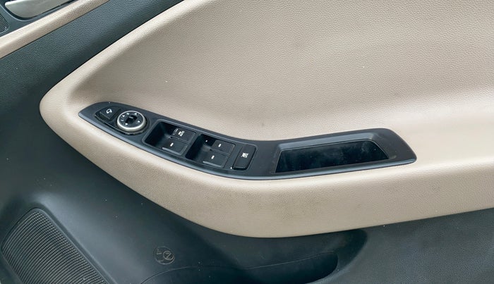 2015 Hyundai Elite i20 SPORTZ 1.2 (O), Petrol, Manual, 66,585 km, Driver Side Door Panels Control