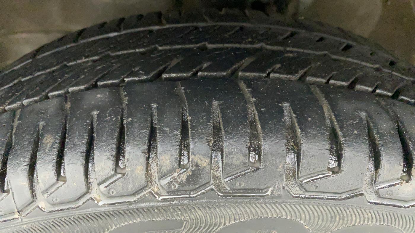 2013 Maruti Wagon R Stingray VXI, Petrol, Manual, 21,250 km, Left Front Tyre Tread