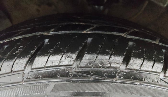 2018 Hyundai Creta SX PLUS 1.6 DIESEL, Diesel, Manual, 1,32,377 km, Left Front Tyre Tread