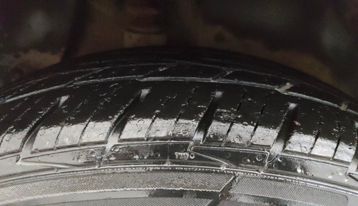 2018 Hyundai Creta SX PLUS 1.6 DIESEL, Diesel, Manual, 1,32,377 km, Right Rear Tyre Tread