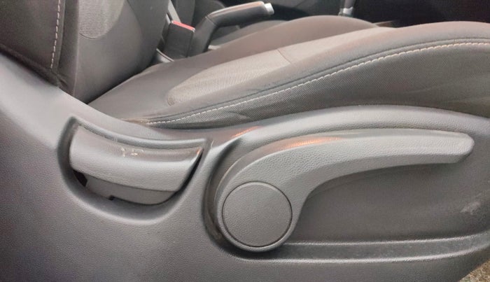 2018 Hyundai Creta SX PLUS 1.6 DIESEL, Diesel, Manual, 1,32,377 km, Driver Side Adjustment Panel