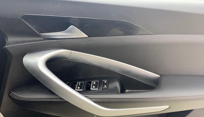 2020 MG HECTOR SHARP HYBRID 1.5 PETROL, Petrol, Manual, 85,500 km, Driver Side Door Panels Control